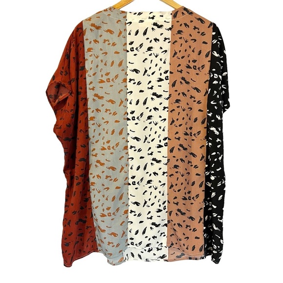 Entro Short Sleeve Animal Print Blouse - Picture 2 of 5